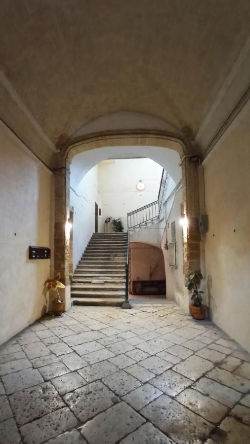 Palazzo Saraceno Apartment-Taras Taranto Exteriör bild