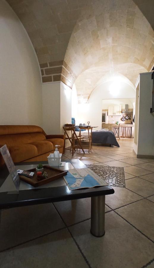 Palazzo Saraceno Apartment-Taras Taranto Exteriör bild